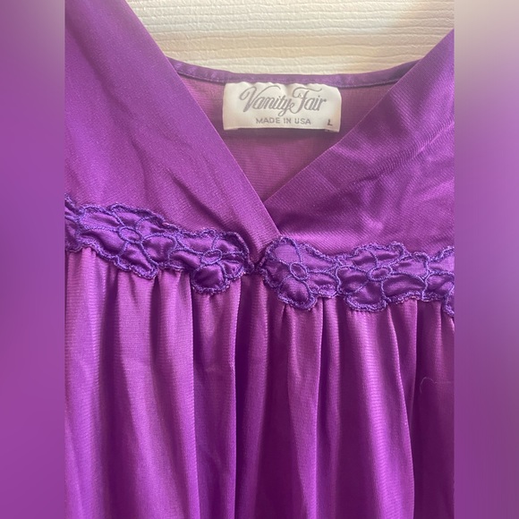 Vintage Vanity Fair Slip - Picture 2 of 4